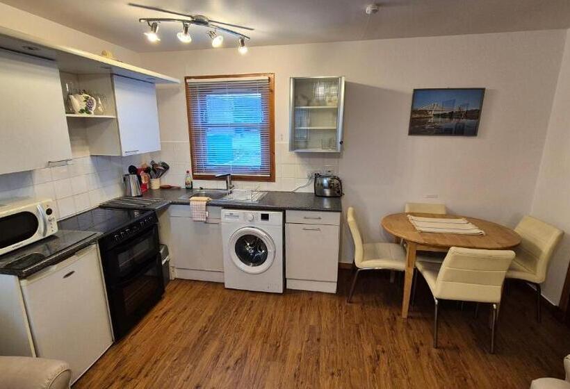اتاق استاندارد, Hawthorn Self Catering Cottages