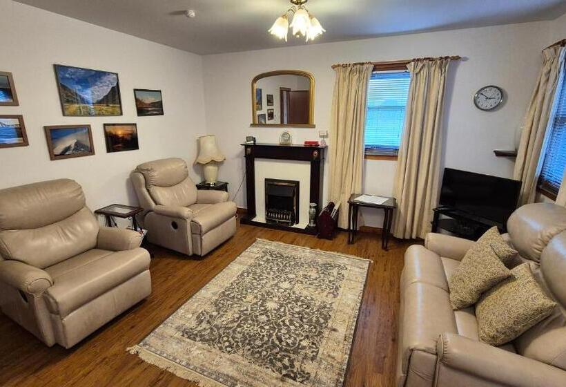 اتاق استاندارد, Hawthorn Self Catering Cottages