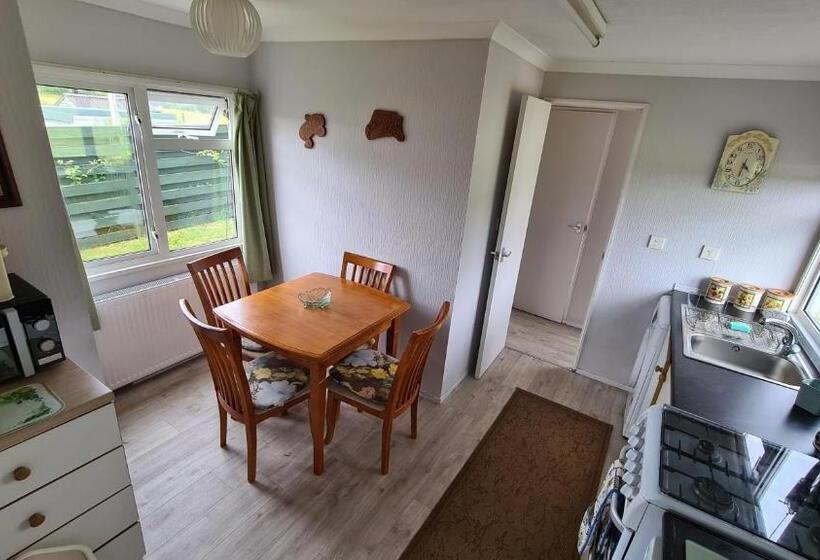 کلبه ییلاقی, Hawthorn Self Catering Cottages