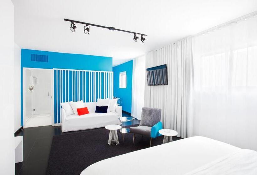 استودیوی استاندارد, Blanc Kara Adults Only