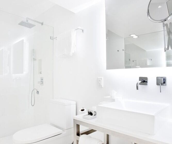 استودیوی استاندارد, Blanc Kara Adults Only