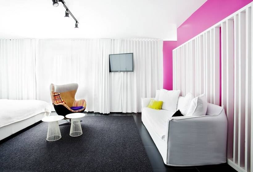 استودیوی استاندارد, Blanc Kara Adults Only