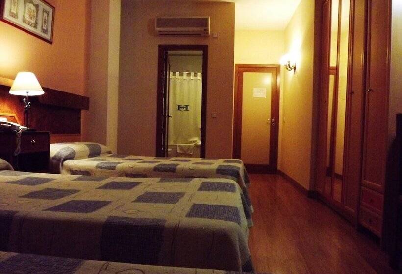 Standard Triple Room, Castilla