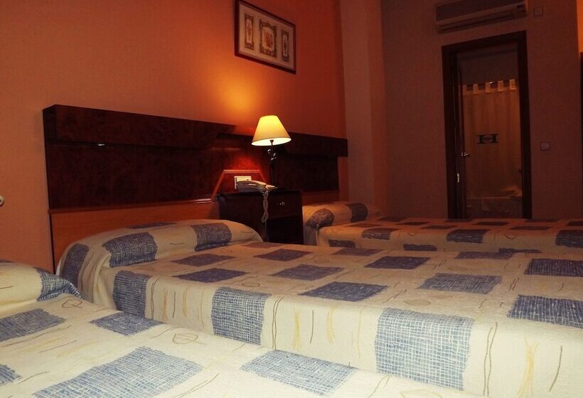 Standard Triple Room, Castilla