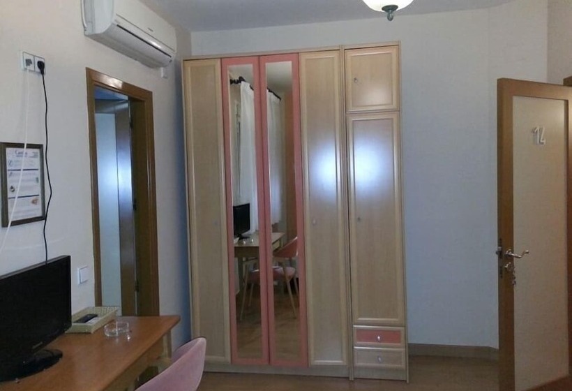 اتاق استاندارد سه نفره, Castilla