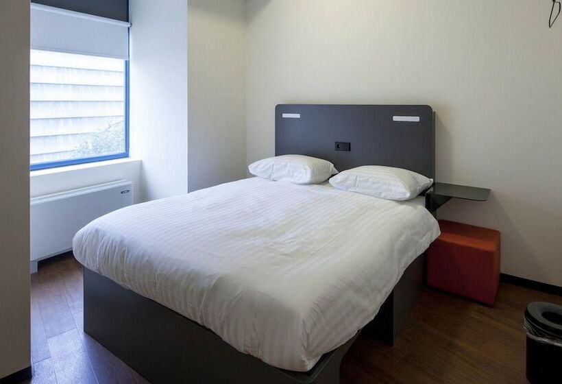 Standard Room, Easy Rotterdam City Centre