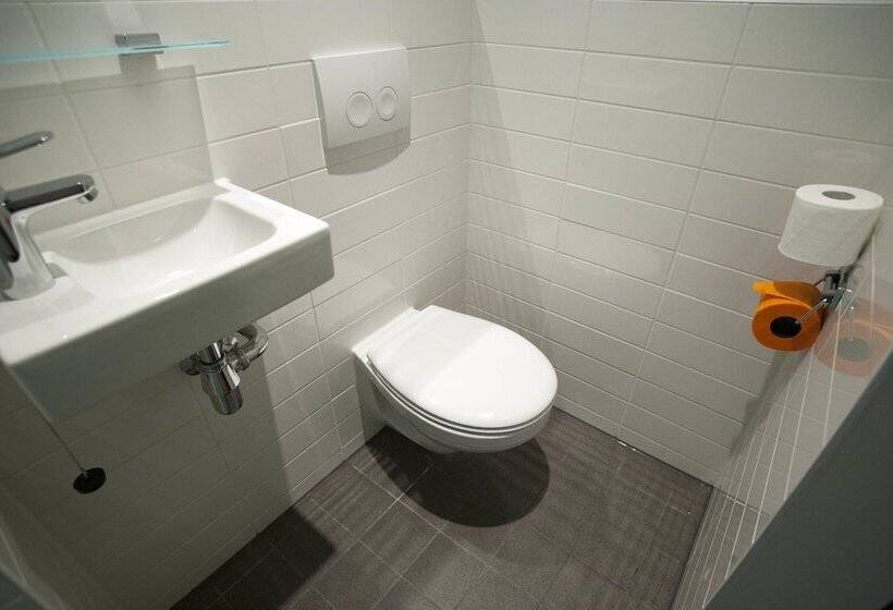 اتاق استاندارد سه نفره, Easyhotel Rotterdam City Centre