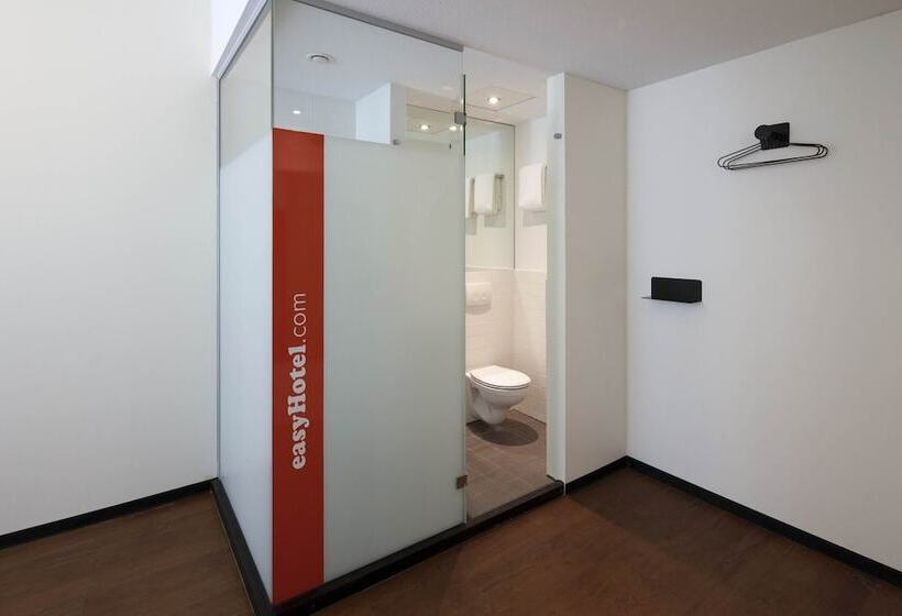 اتاق استاندارد سه نفره, Easyhotel Rotterdam City Centre
