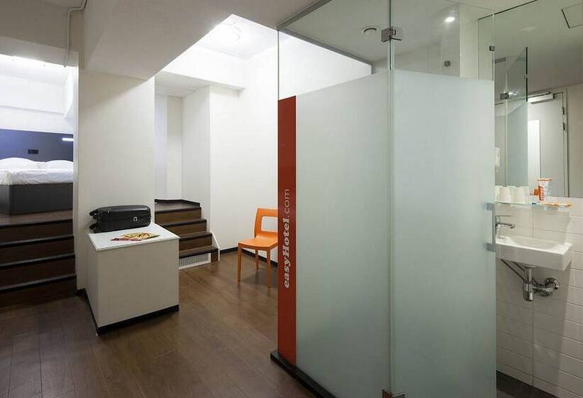 اتاق استاندارد سه نفره, Easyhotel Rotterdam City Centre