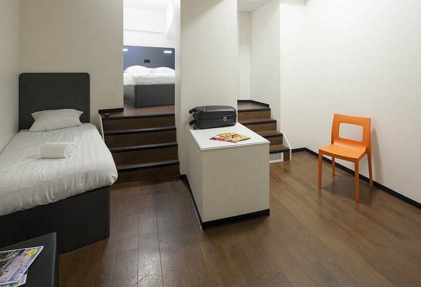 اتاق استاندارد سه نفره, Easyhotel Rotterdam City Centre