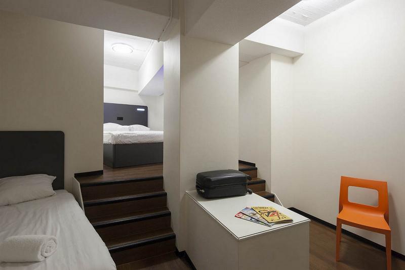 اتاق استاندارد سه نفره, Easyhotel Rotterdam City Centre