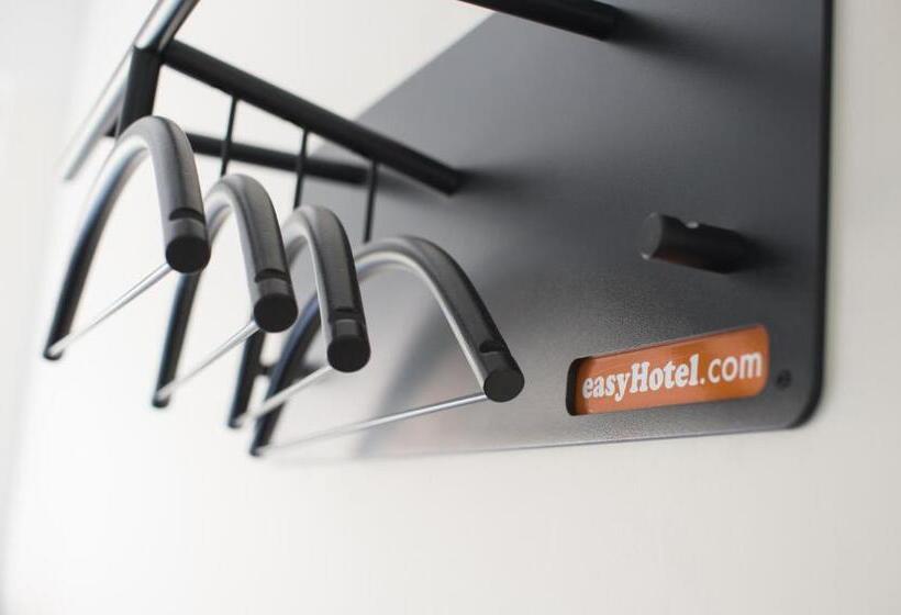 Habitació Triple Estàndard, Easyhotel The Hague City Centre