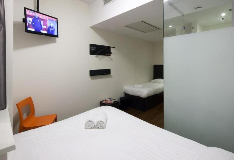 Habitació Triple Estàndard, Easyhotel The Hague City Centre