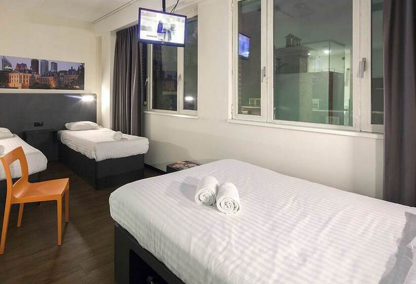 Family Room, Easyhotel The Hague City Centre