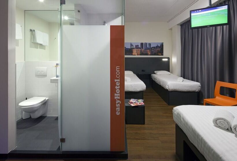 Family Room, Easyhotel The Hague City Centre
