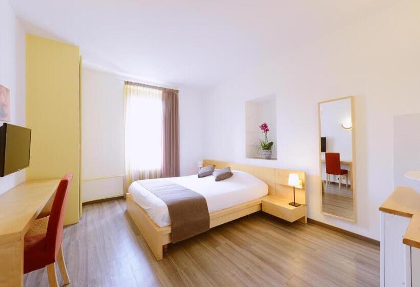 Ortak Banyolu Standart Oda, Hôtel Du Marché