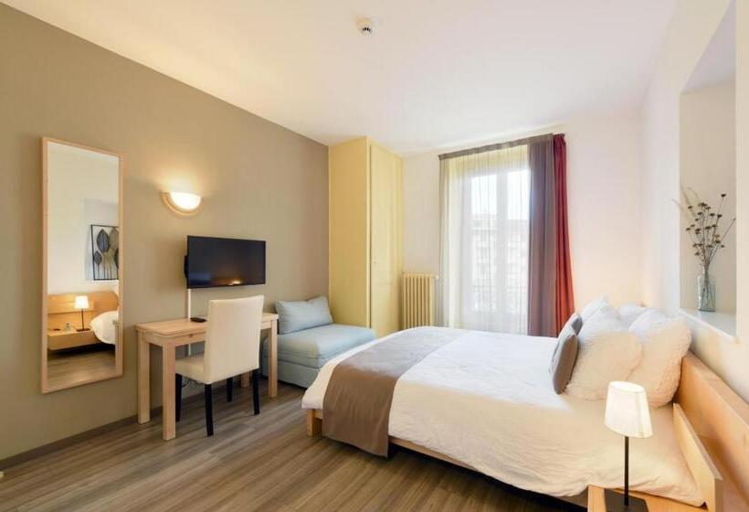 Ortak Banyolu Standart Oda, Hôtel Du Marché