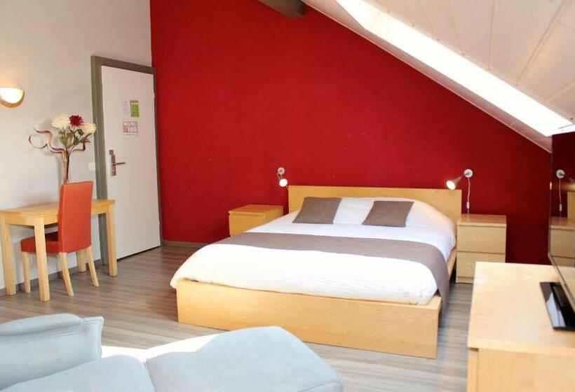 Dört Kişilik Standart Oda, Hôtel Du Marché