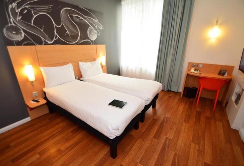 Standard Room Adapted for people with reduced mobility, Ibis Edinburgh South Bridge