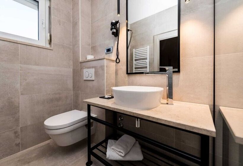 اتاق استاندارد با بالکن, Rooms & Restaurant Matanovi Dvori