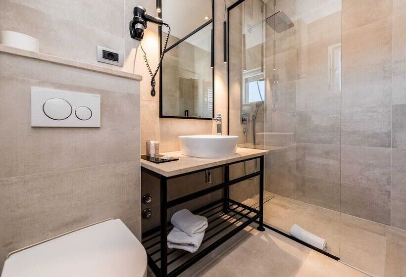 اتاق استاندارد با بالکن, Rooms & Restaurant Matanovi Dvori