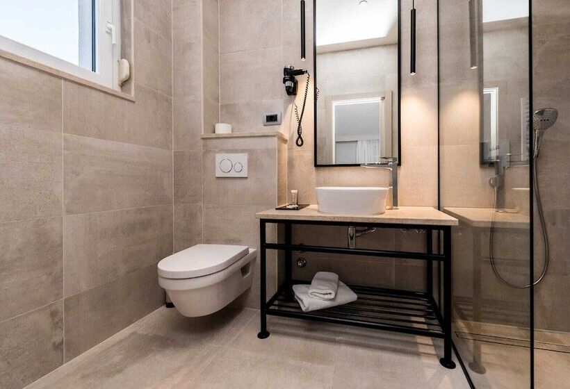 اتاق استاندارد با بالکن, Rooms & Restaurant Matanovi Dvori