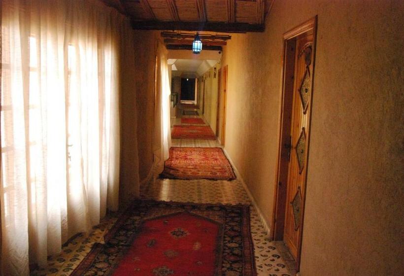 اتاق استاندارد سه نفره, Taddart