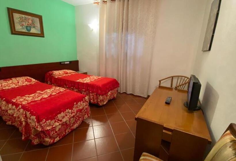 اتاق استاندارد, Motorrad Hotel Toskana 01 Mai   01 Oktober Geöffnet