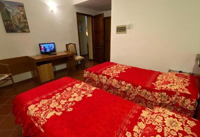 اتاق استاندارد, Motorrad Hotel Toskana 01 Mai   01 Oktober Geöffnet