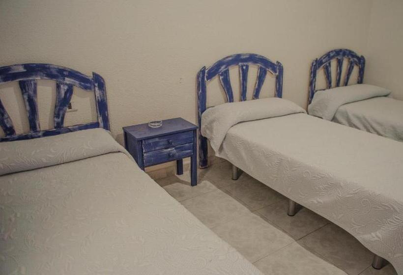 Cameră Triplă Standard, Pensión Pardo