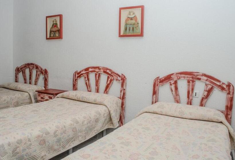 Cameră Triplă Standard, Pensión Pardo