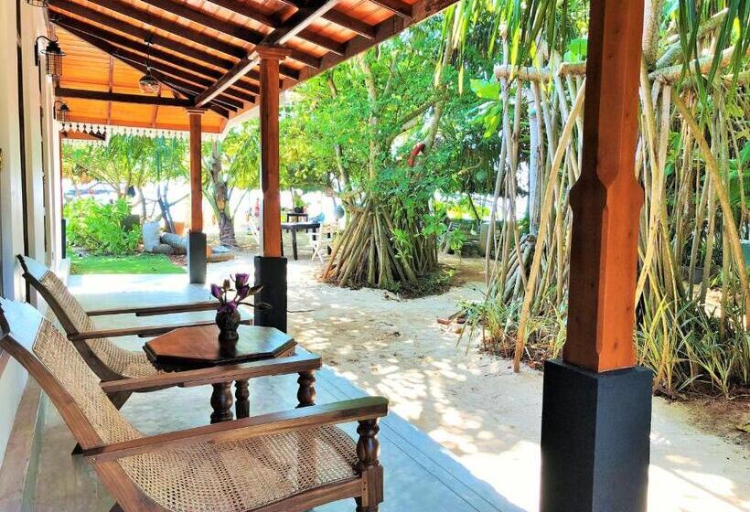 اتاق لوکس با بالکن, Sunflower Beach Resort