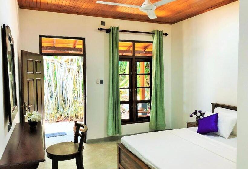 اتاق لوکس با بالکن, Sunflower Beach Resort
