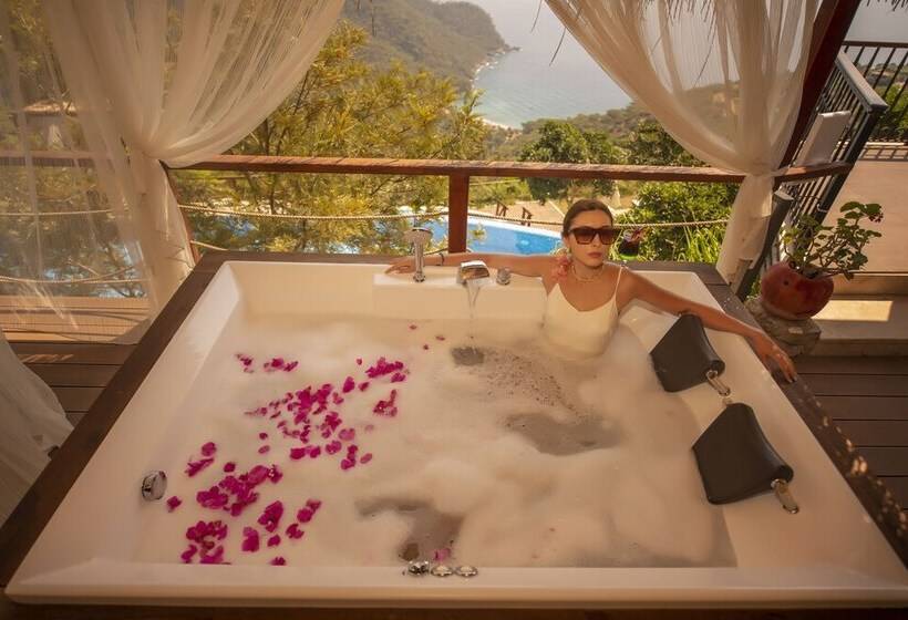 Deluxe Suite Sea View, Lissiya