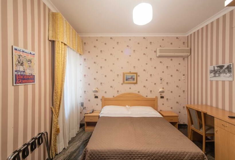 Standard Triple Room, Siviglia