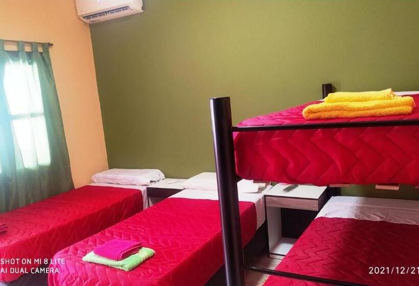 اتاق چهار تخته با دستشویی مشترک, Hostal Lo De Ramona