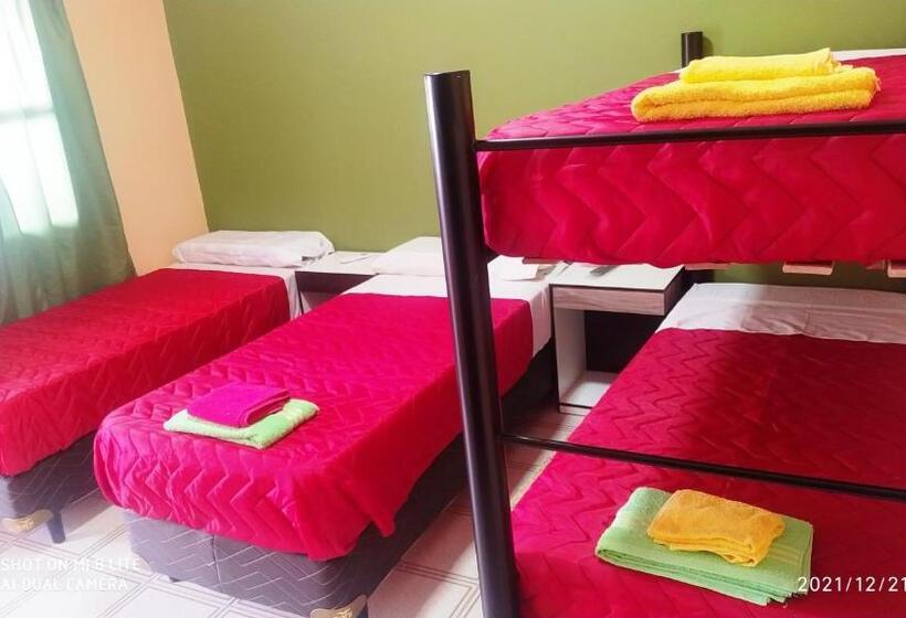 اتاق چهار تخته با دستشویی مشترک, Hostal Lo De Ramona