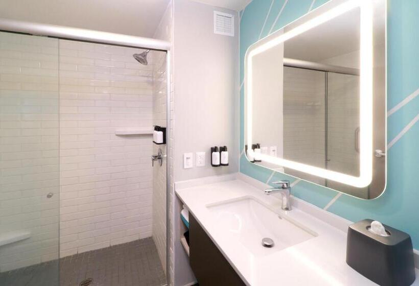 اتاق استاندارد با تخت بزرگ, Avid Hotels   Tijuana   Otay, An Ihg