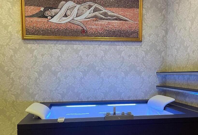 سوئیت با تخت بزرگ, Deluxe Resort And Spa