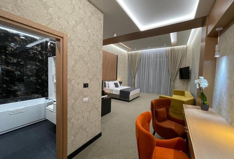 سوئیت با تخت بزرگ, Deluxe Resort And Spa