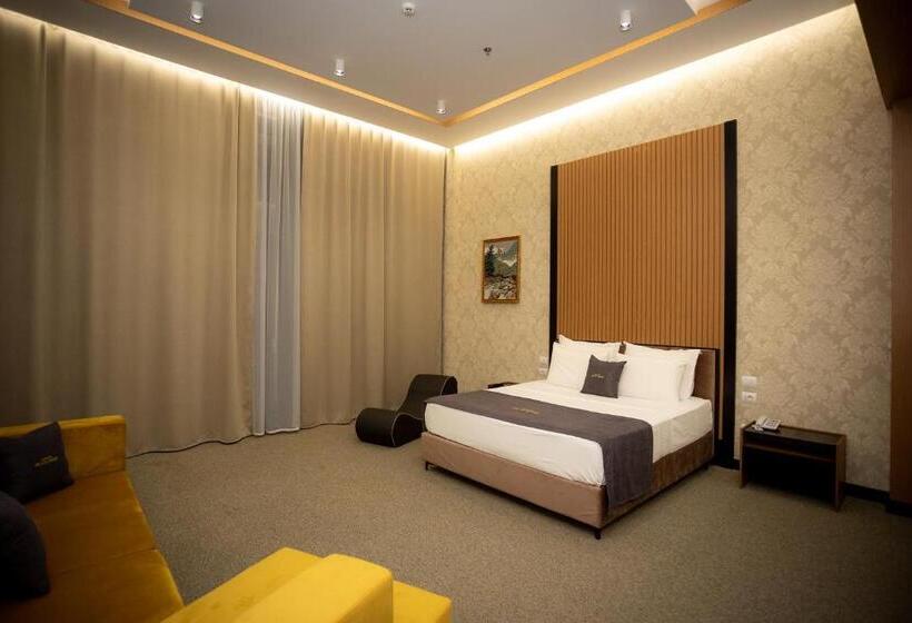 سوئیت با تخت بزرگ, Deluxe Resort And Spa