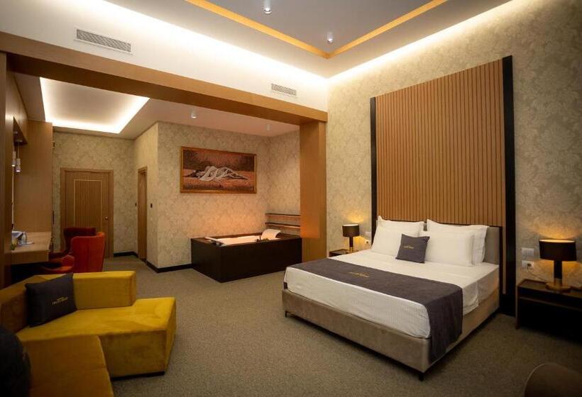 سوئیت با تخت بزرگ, Deluxe Resort And Spa