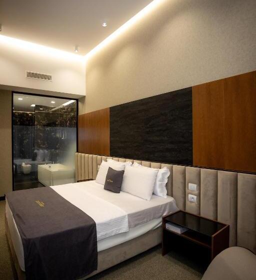سوییت جونیور با بالکن, Deluxe Resort And Spa