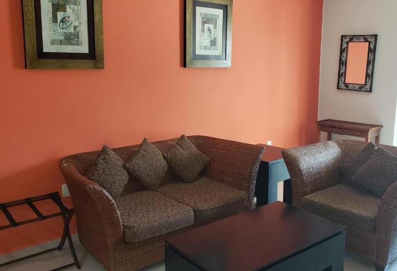 سوییت جونیور با چشم‌انداز استخر, Carasol Villas Y Suites Privadas