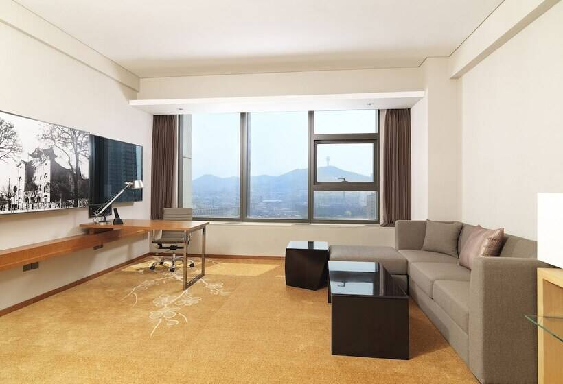 City View Suite, Aloft Dalian