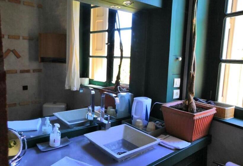 اتاق لوکس, Chambre D Hôtes Au Domaine Du Soleil Couchant