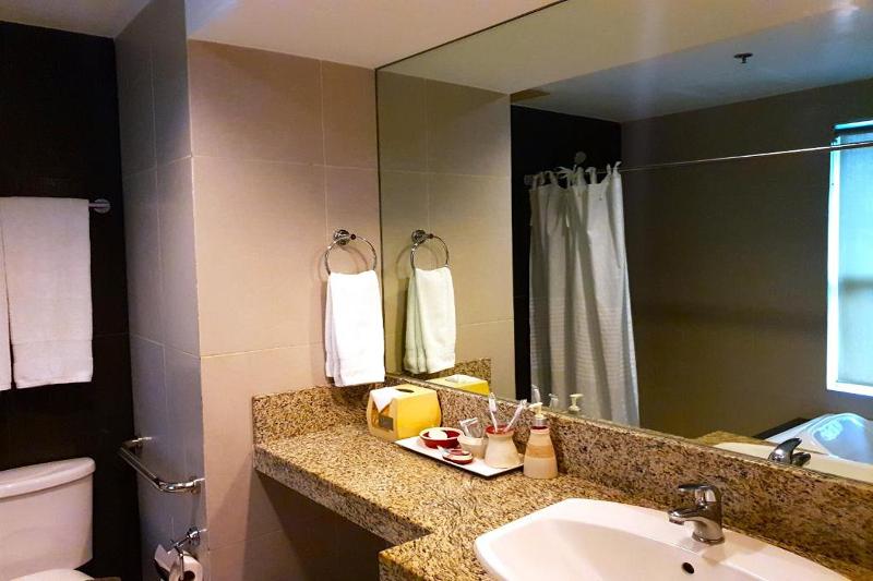 سوییت, Festive Hotel Makati