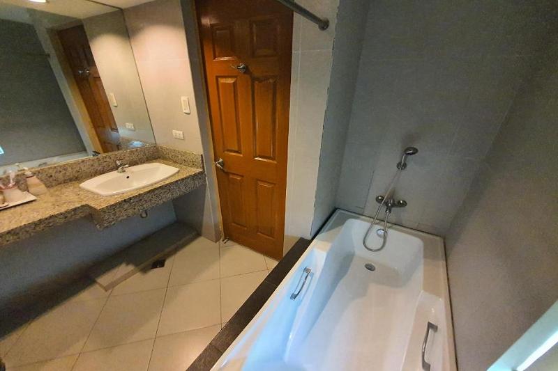 سوییت, Festive Hotel Makati