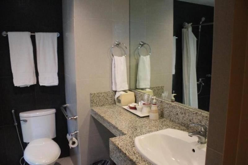 سوییت, Festive Hotel Makati