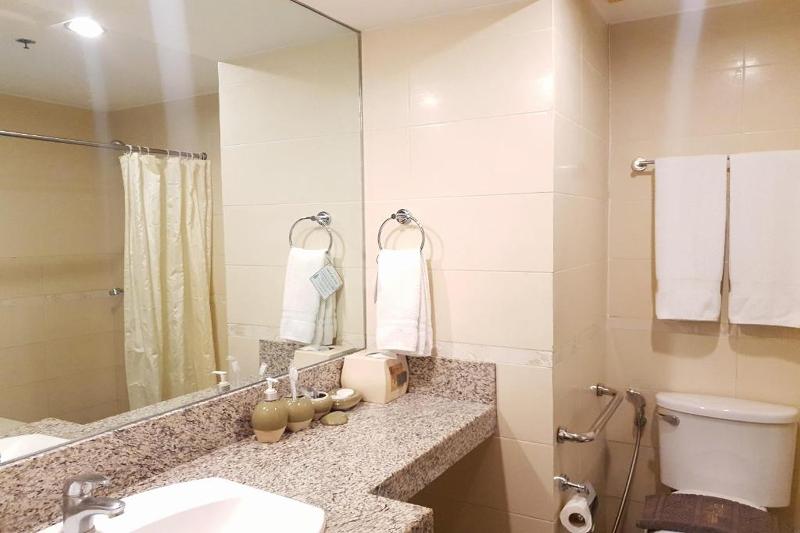 سوییت, Festive Hotel Makati